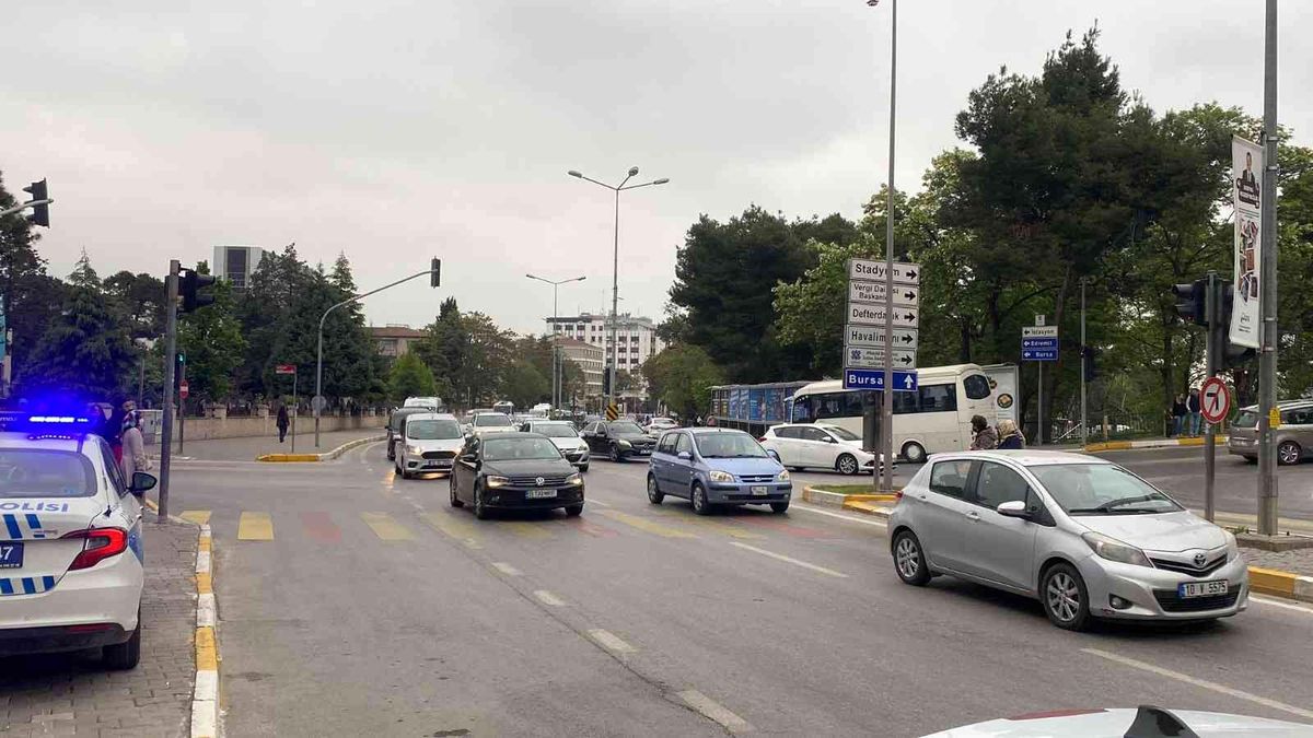 Balıkesir\'de bayram öncesinde trafik yoğunluğu