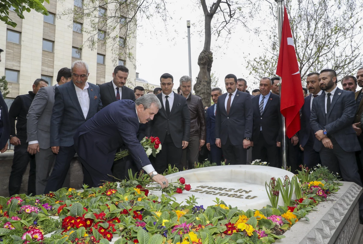 BBP Genel Başkanı Destici, Muhsin Yazıcıoğlu\'nun kabrini ziyaret etti Açıklaması