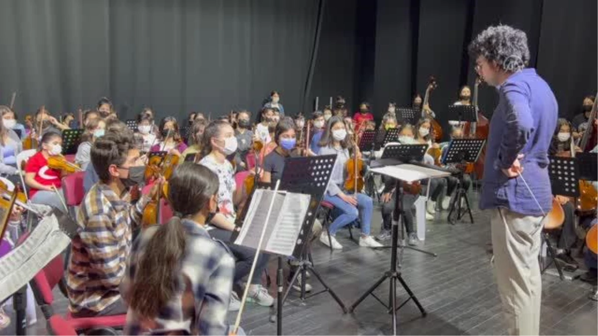 Dar gelirli ailelerin çocuklarını müzikle buluşturan orkestra büyüyor