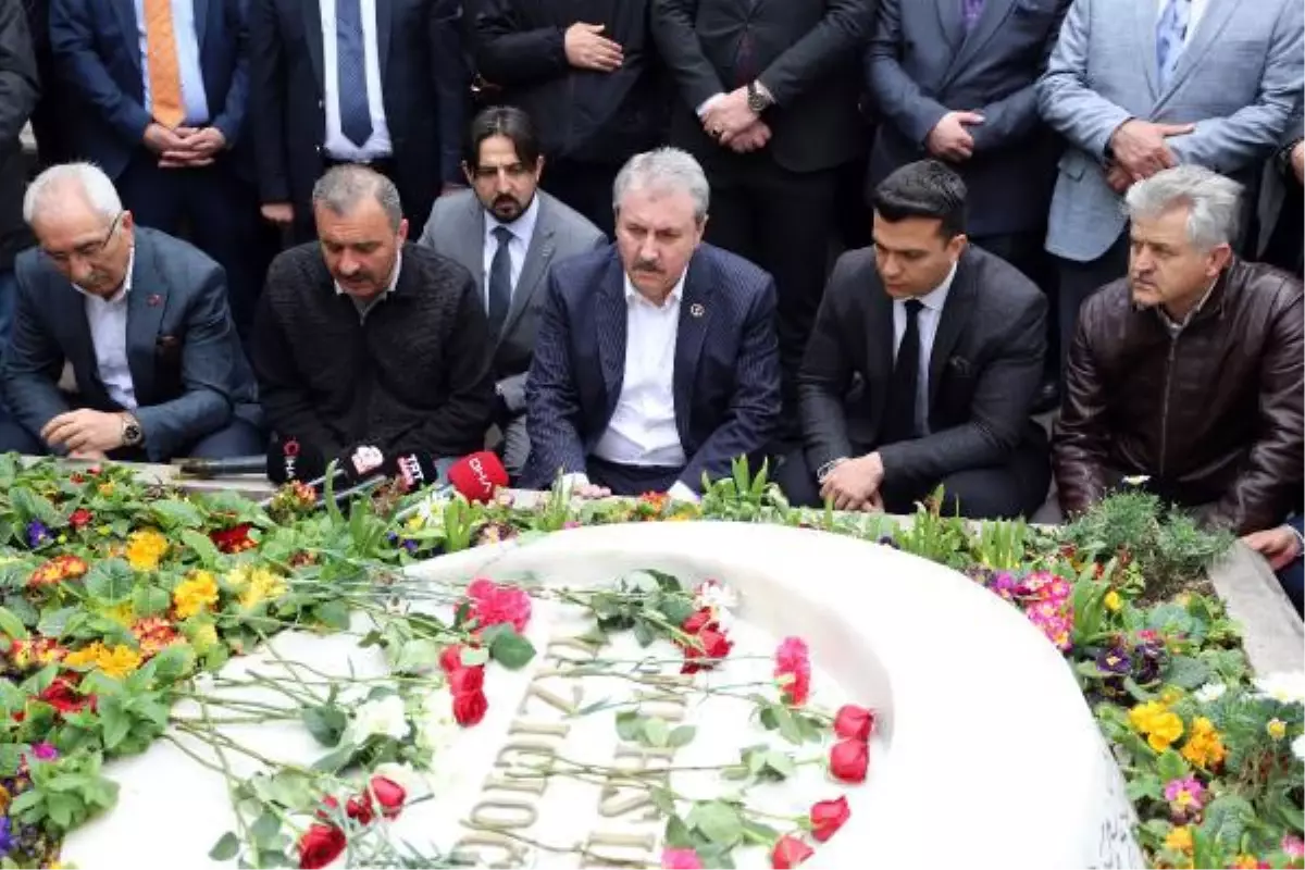 BBP Genel Başkanı Destici, Muhsin Yazıcıoğlu'nun kabrini ziyaret etti