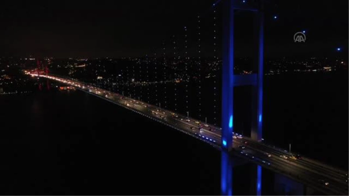 İstanbul Boğazı, bordo mavi renklere büründü (3)