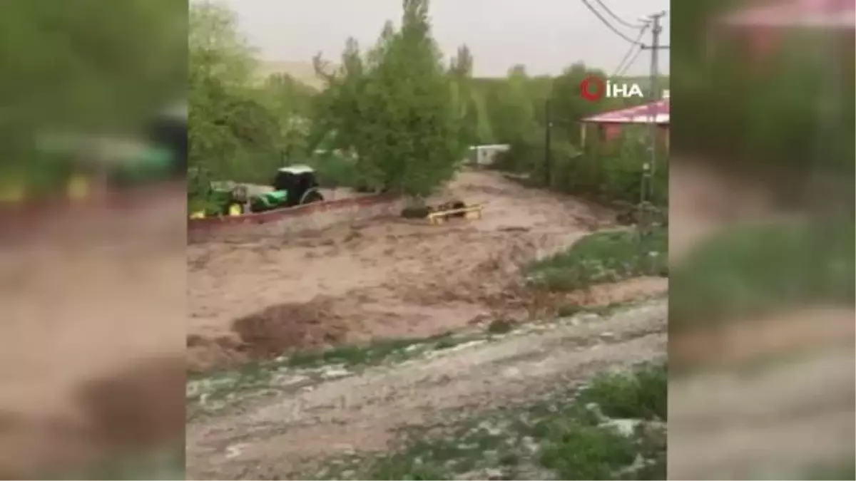 Elbistan'da sağanak yağış sele neden oldu