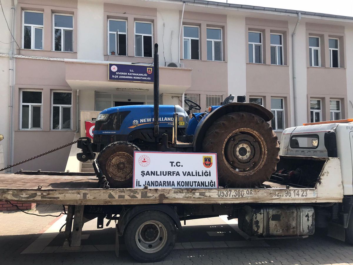 Gaziantep\'te çalınan traktör, Şanlıurfa\'da tarla sürülürken ele geçirildi