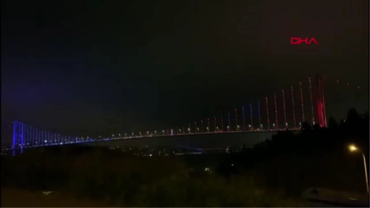 SPOR İstanbul\'da köprüler bordo-maviye büründü