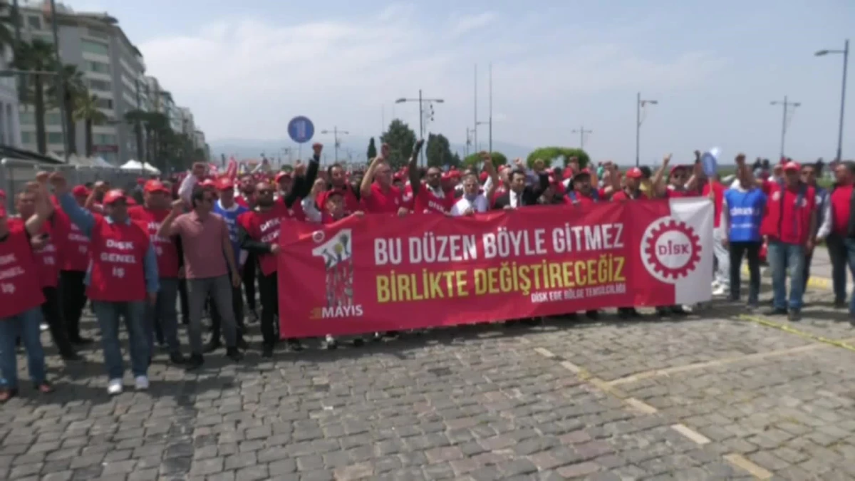 İzmir\'de \'1 Mayıs\' Coşkusu. Tunç Soyer: "Ey Muktedirler, Korkun Bizden. Açlığımızdan, Dürüstlüğümüzden, Aşkımızdan Korkun"