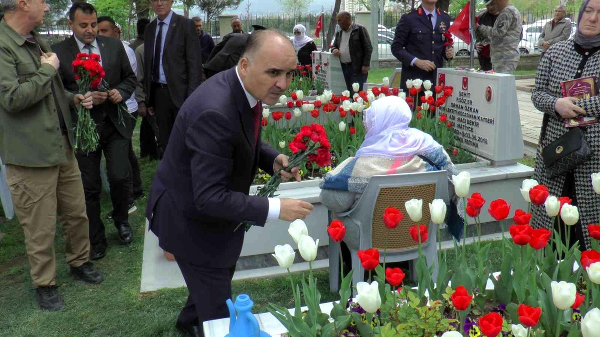 Son dakika haber! Kayseri protokolünden şehitliğe bayram ziyareti