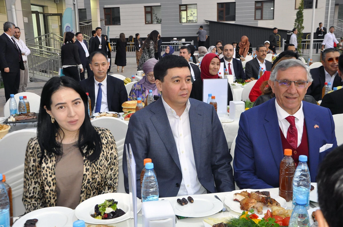 Kırgızistan\'da Türkiye Maarif Vakfından iftar programı