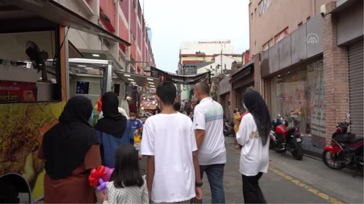 Malezya\'da Müslümanlar, Ramazan Bayramı\'na hazırlanıyor