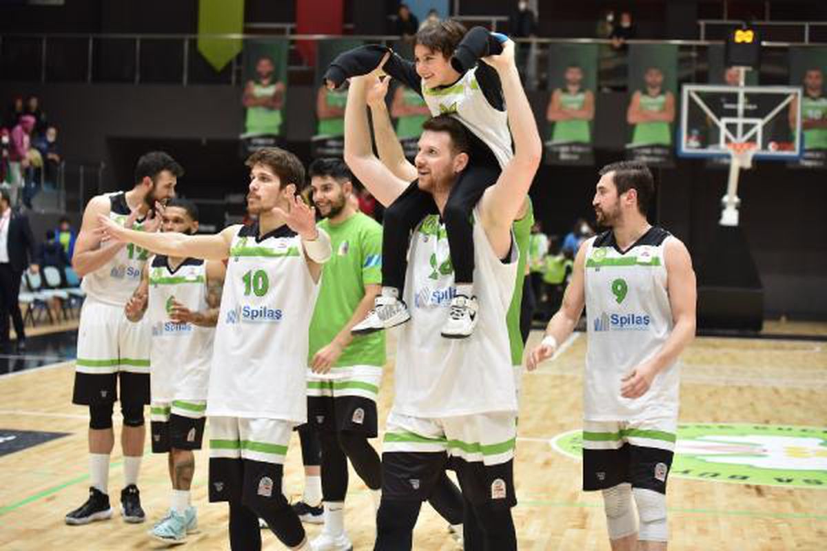 Manisa'da basketbolda tarihi gün