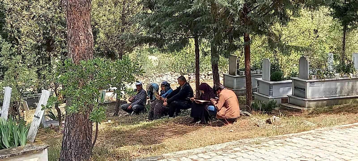Mezarlıklara bayram ziyareti