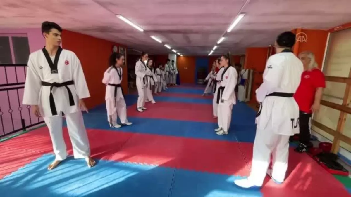 Milli tekvandocu Ozan Toytoğlu madalya hedefiyle olimpiyatlara hazırlanıyor