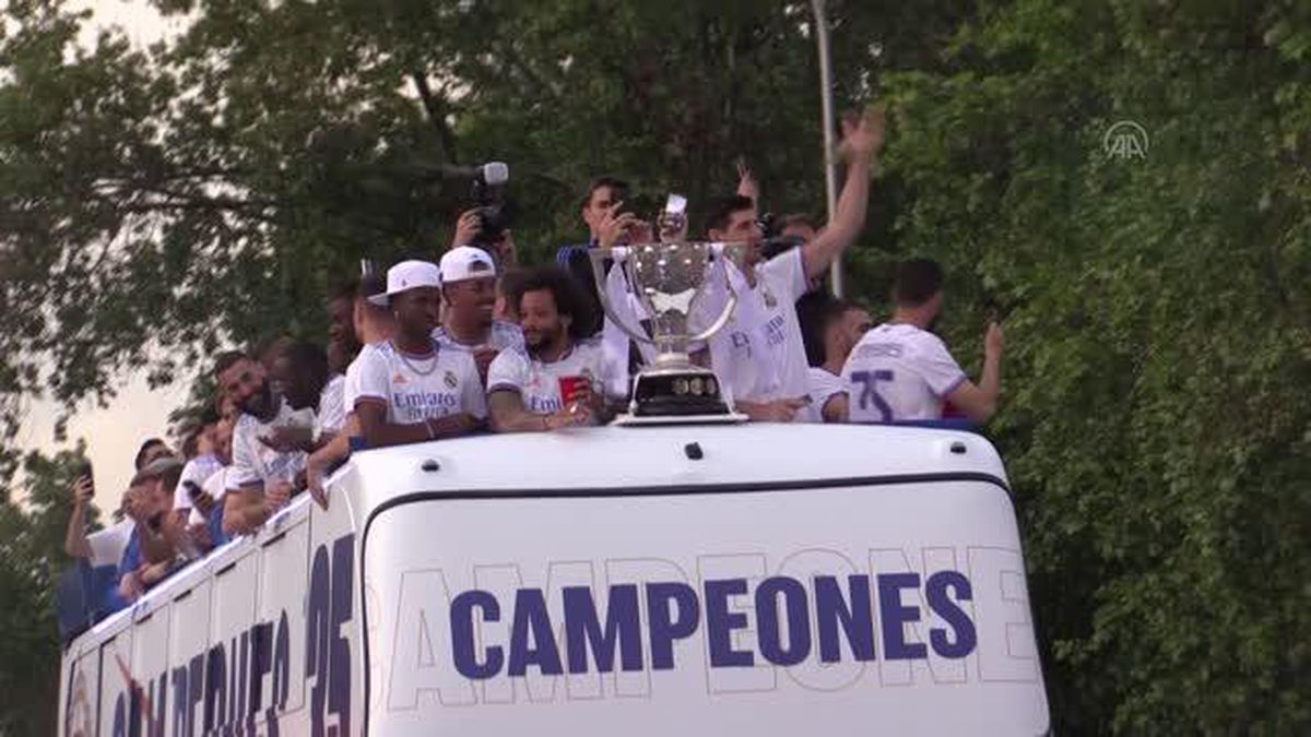Real Madrid, La Liga'da 35. şampiyonluğuna ulaştı - Şampiyonluk kutlaması