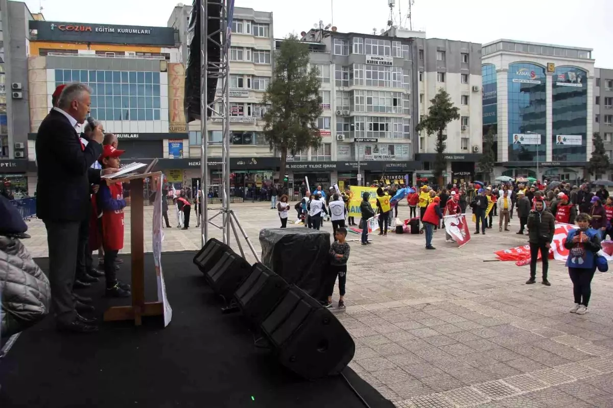 Samsun'da 1 Mayıs coşkusunu yağmur dindirdi