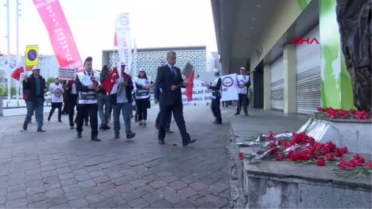 Sendikalar Atatürk Anıtı\'na çelenk bırakmaya devam ediyor