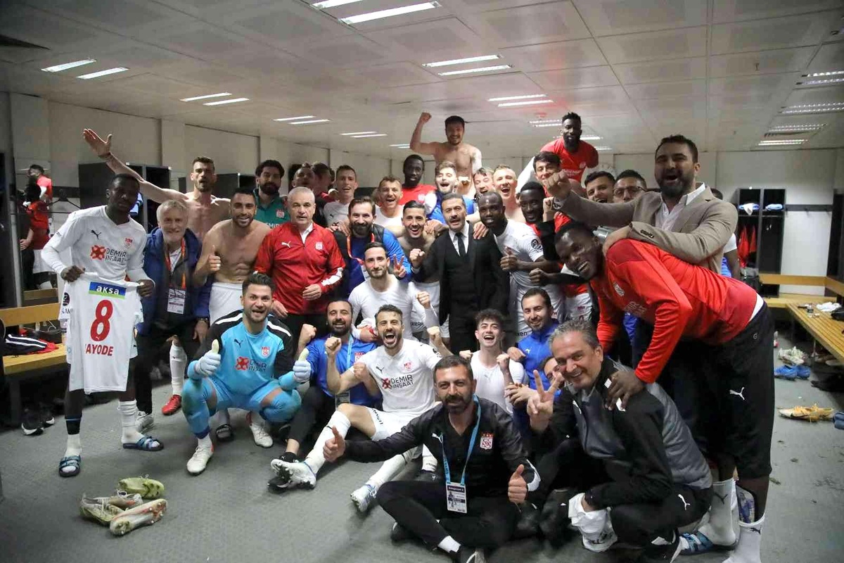 Sivasspor\'dan galibiyet pozu!