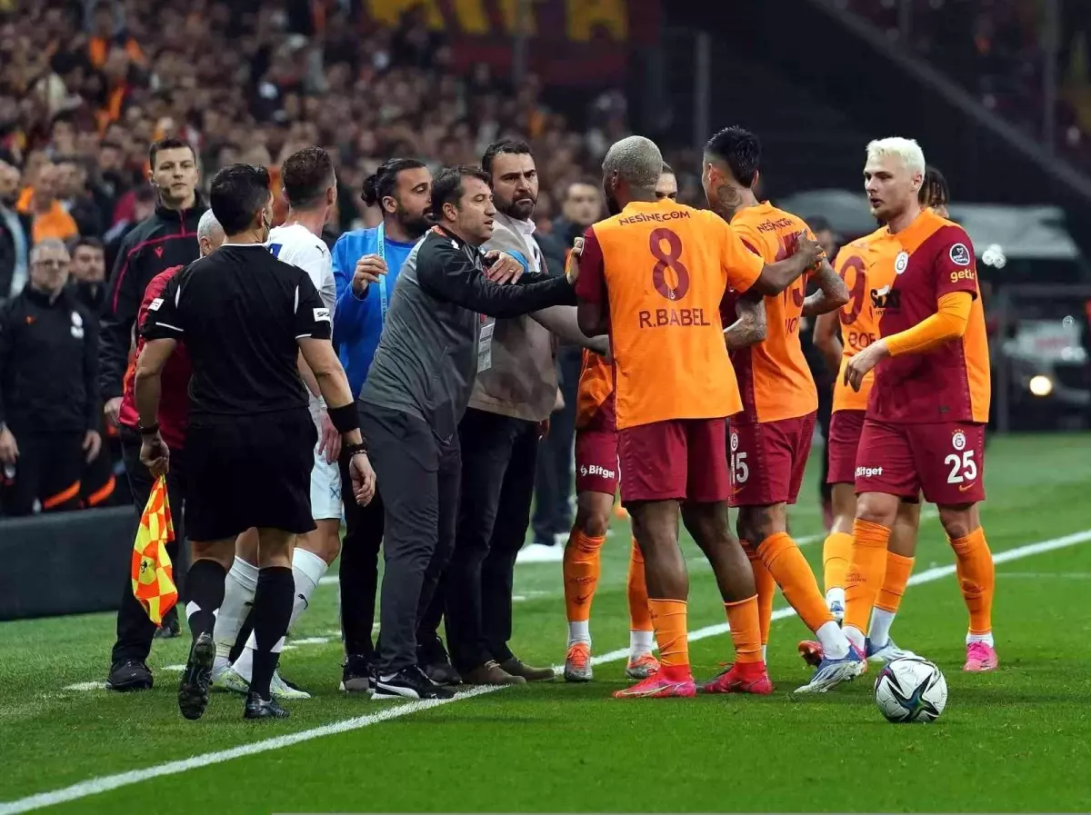 Spor Toto Süper Lig: Galatasaray: 1 - DG Sivasspor: 1 (İlk yarı)