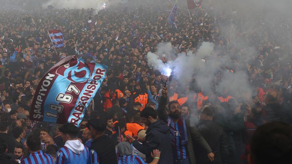 Trabzonspor\'u şampiyonluğa götüren bu yolda iki kırılma noktası oldu: Fenerbahçe ve Adana Demirspor maçları