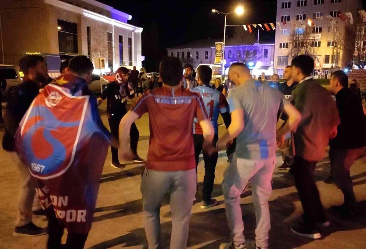 Şampiyonluk, Düzce\'de binlerce taraftarı sokağa döktü