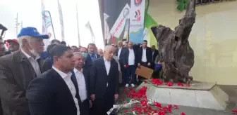 Türk-İş Taksim'deki Cumhuriyet Anıtı'na Çelenk Bıraktı: 'O Açıklanan Enflasyonu Versinler. Yani Haziranı Falan Beklemenin Bir Anlamı Yok'