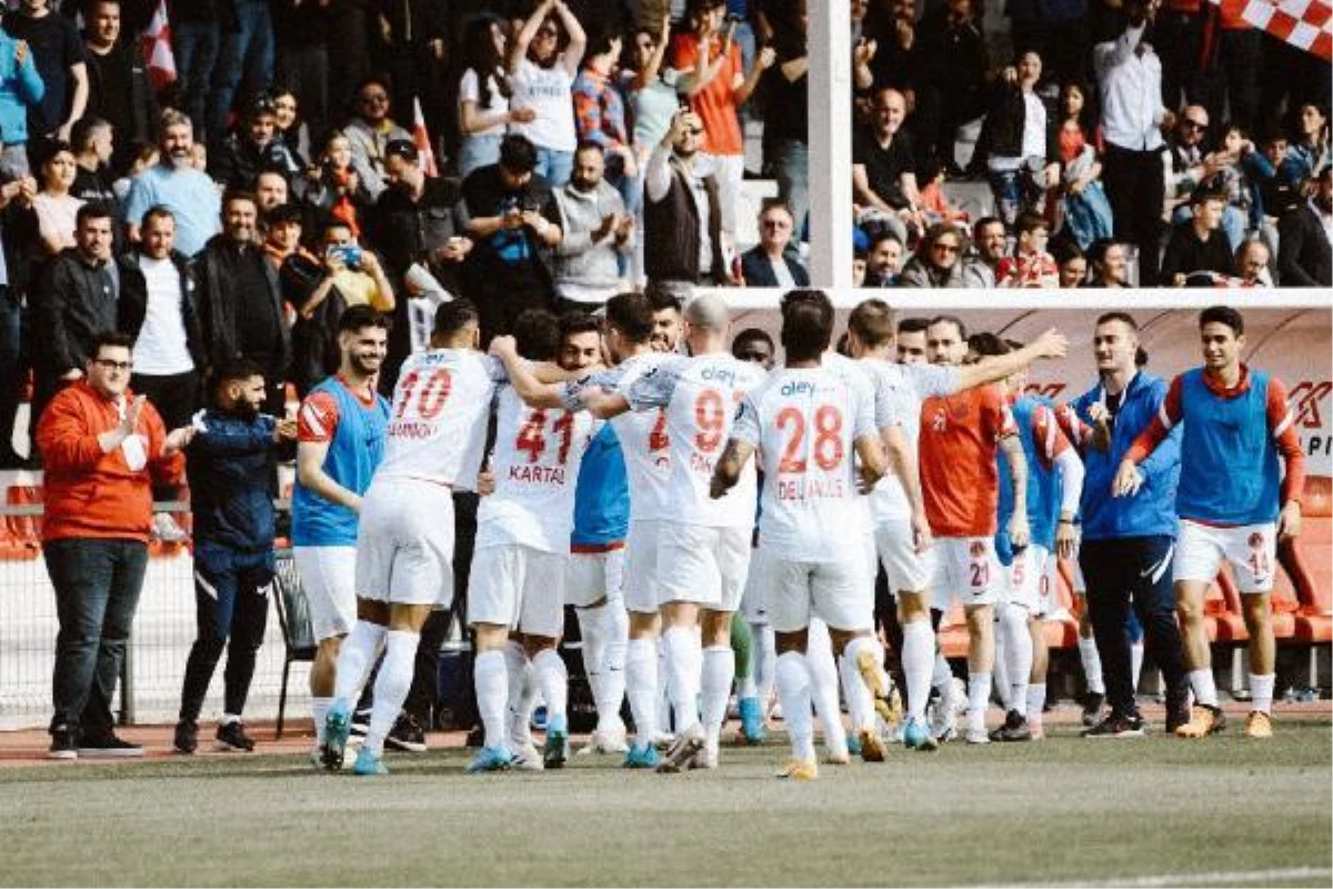 Spor Toto 1. Lig\'in 35. haftasında sahasında Balıkesirspor\'u 4-1 yenen Bereket Sigorta Ümraniyespor, bitime 3 hafta kala Süper Lig\'e yükselmeyi...