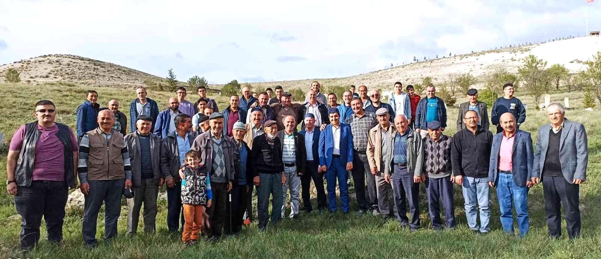 Vefat eden yakınları için bir araya gelip dua ettiler