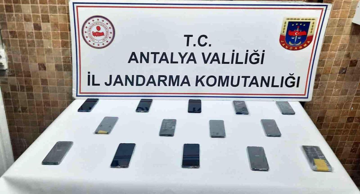 Yabancı uyruklu şahıs 150 bin TL değerinde telefonlarla yakalandı