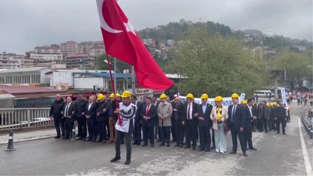 ZONGULDAK - "Emeğin kenti" Zonguldak\'ta 1 Mayıs Emek ve Dayanışma Günü kutlandı