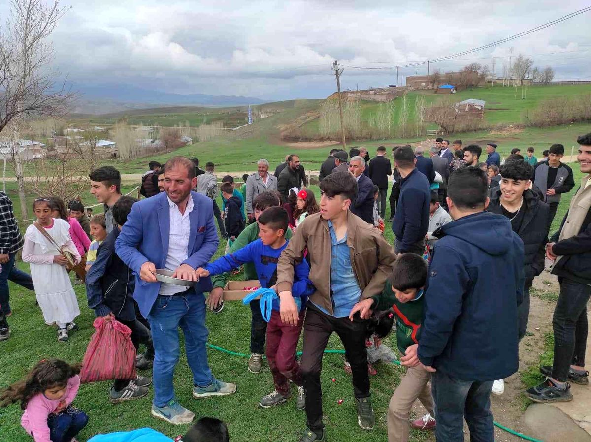 2 Yıl aradan sonra geleneksel köyde bayramlaşma geleneği yeniden başladı