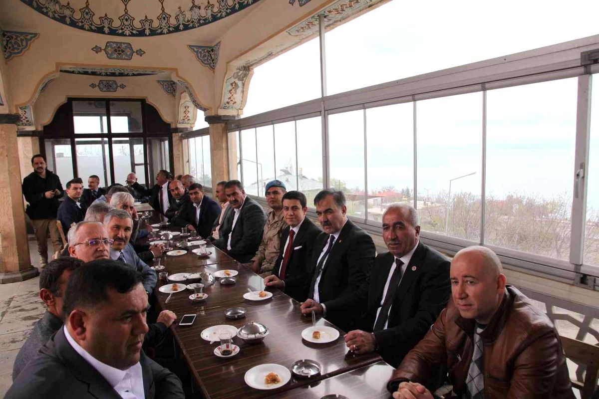 Ahlat\'ta bayramlaşma töreni gerçekleştirildi