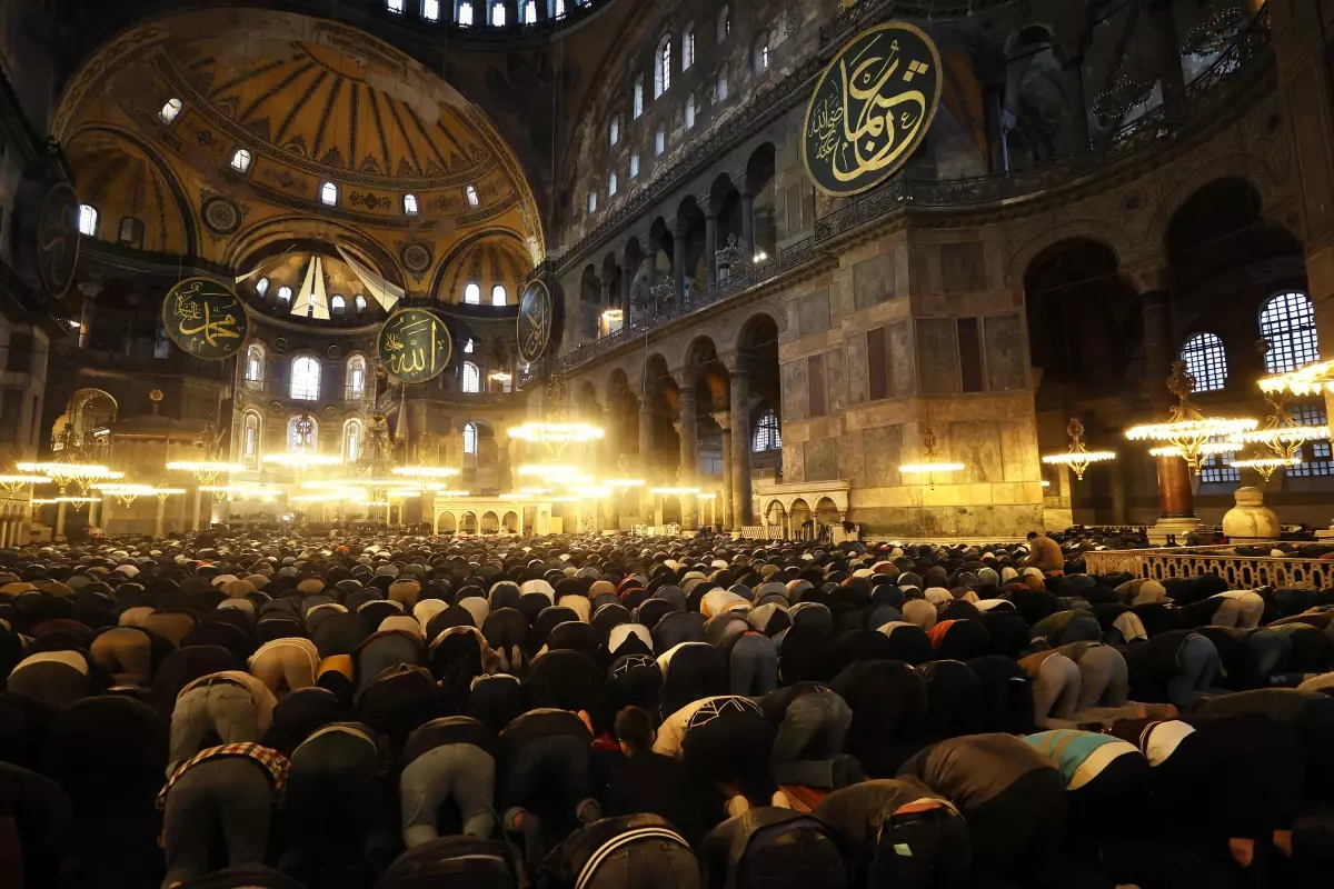 Ayasofya-i Kebir Cami-i Şerifi\'nde bayramı namazı kılındı