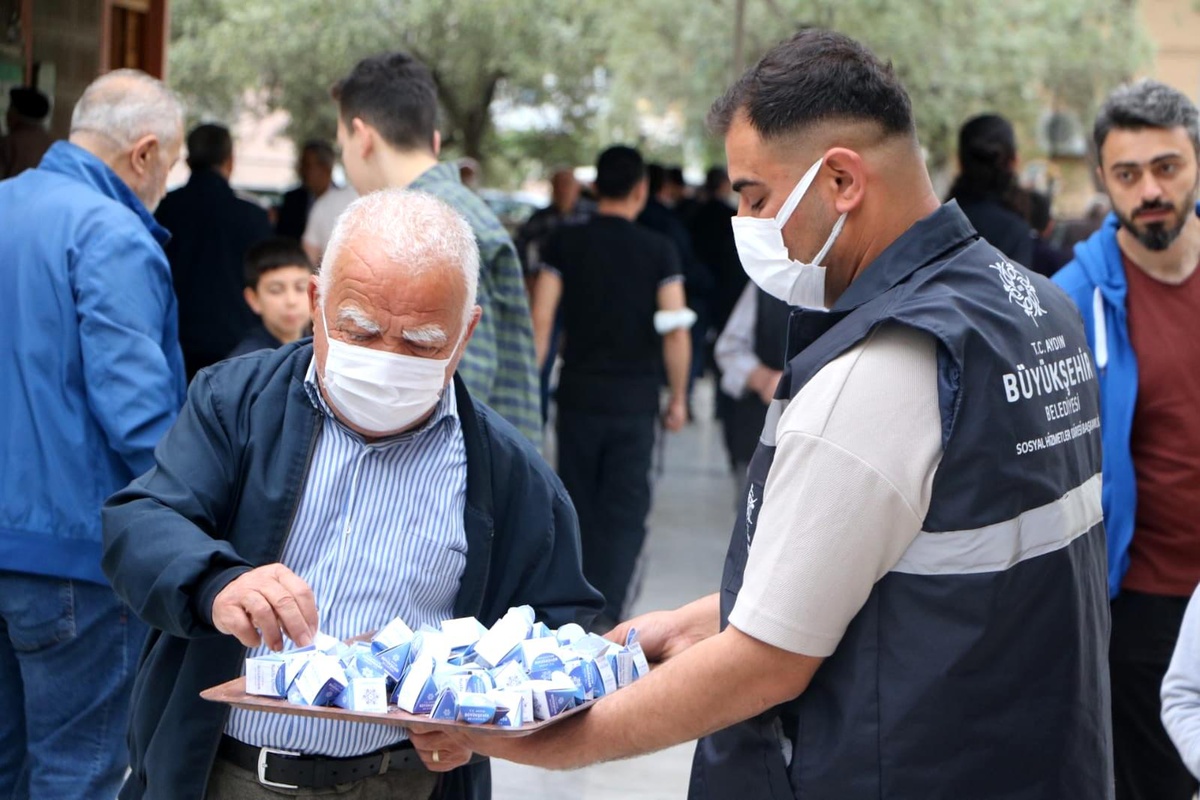 Aydın Büyükşehir Belediyesi, vatandaşlarla bayramlaştı