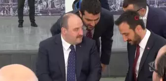 Bakan Varank Bağcılar'da vatandaşlarla bayramlaştı