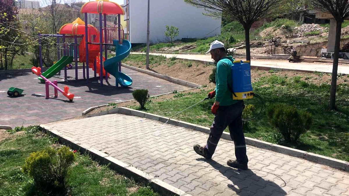 Bilecik\'te park ve oyun alanları çocuklar için temizleniyor