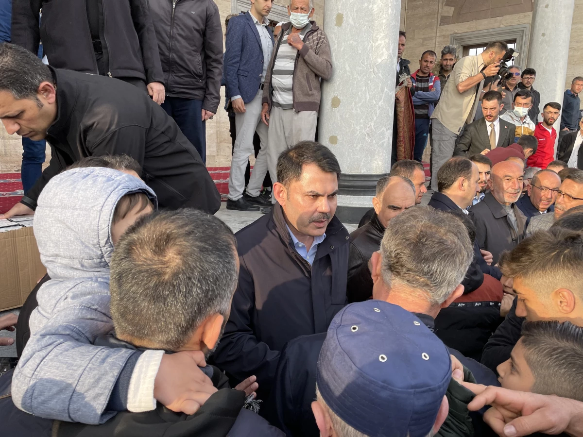 Çevre, Şehircilik ve İklim Değişikliği Bakanı Kurum, Konya\'da vatandaşlarla bayramlaştı Açıklaması