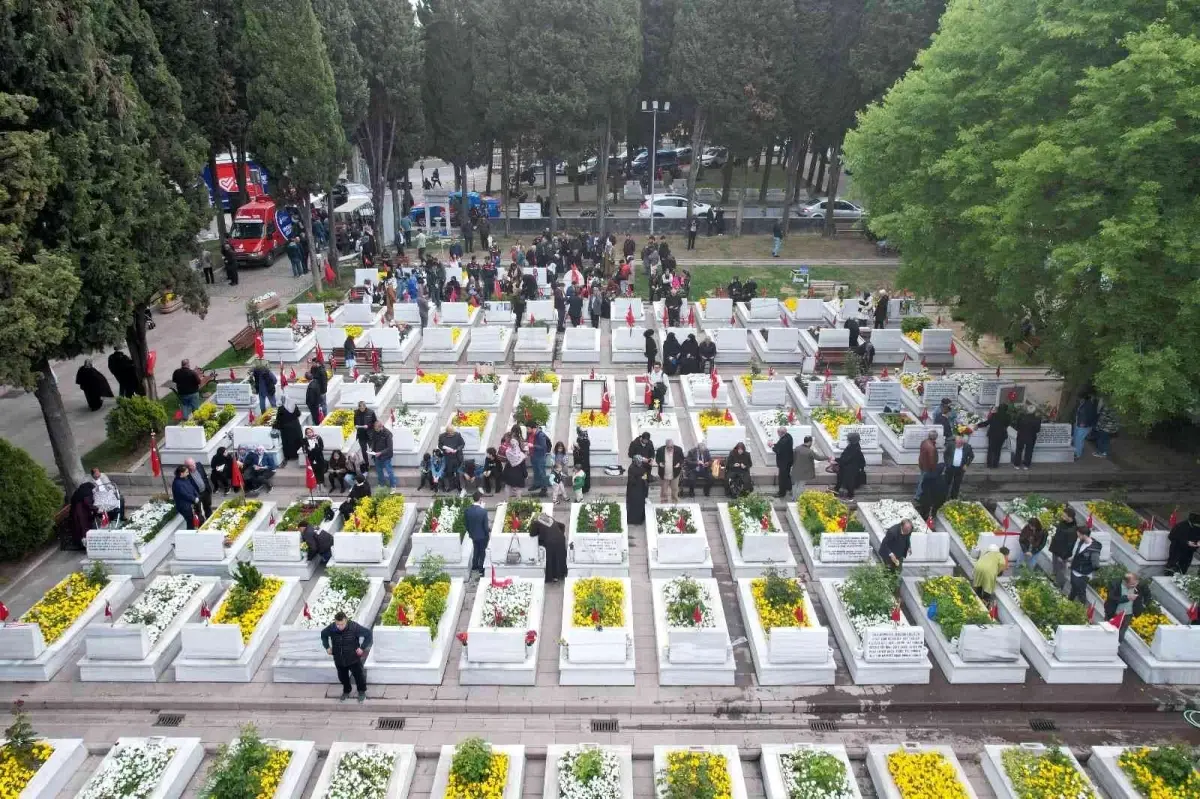 Son dakika haberleri! Edirnekapı Şehitliği\'nde buruk bayram: O olmadan ilk bayram