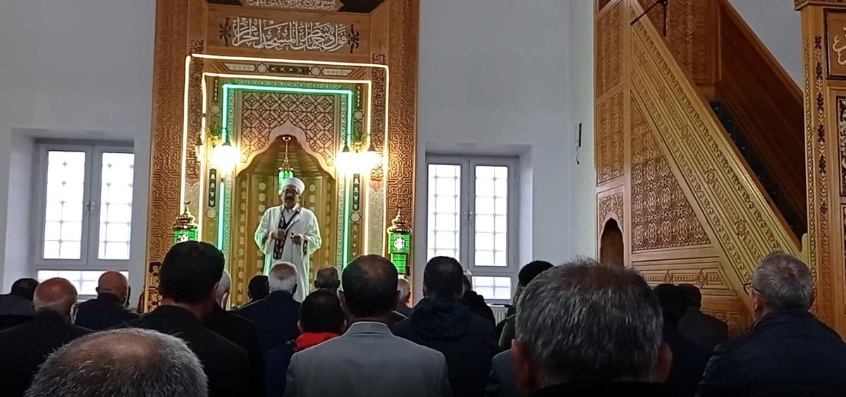 Erciş\'te pandemisiz ilk Ramazan Bayramı namazı