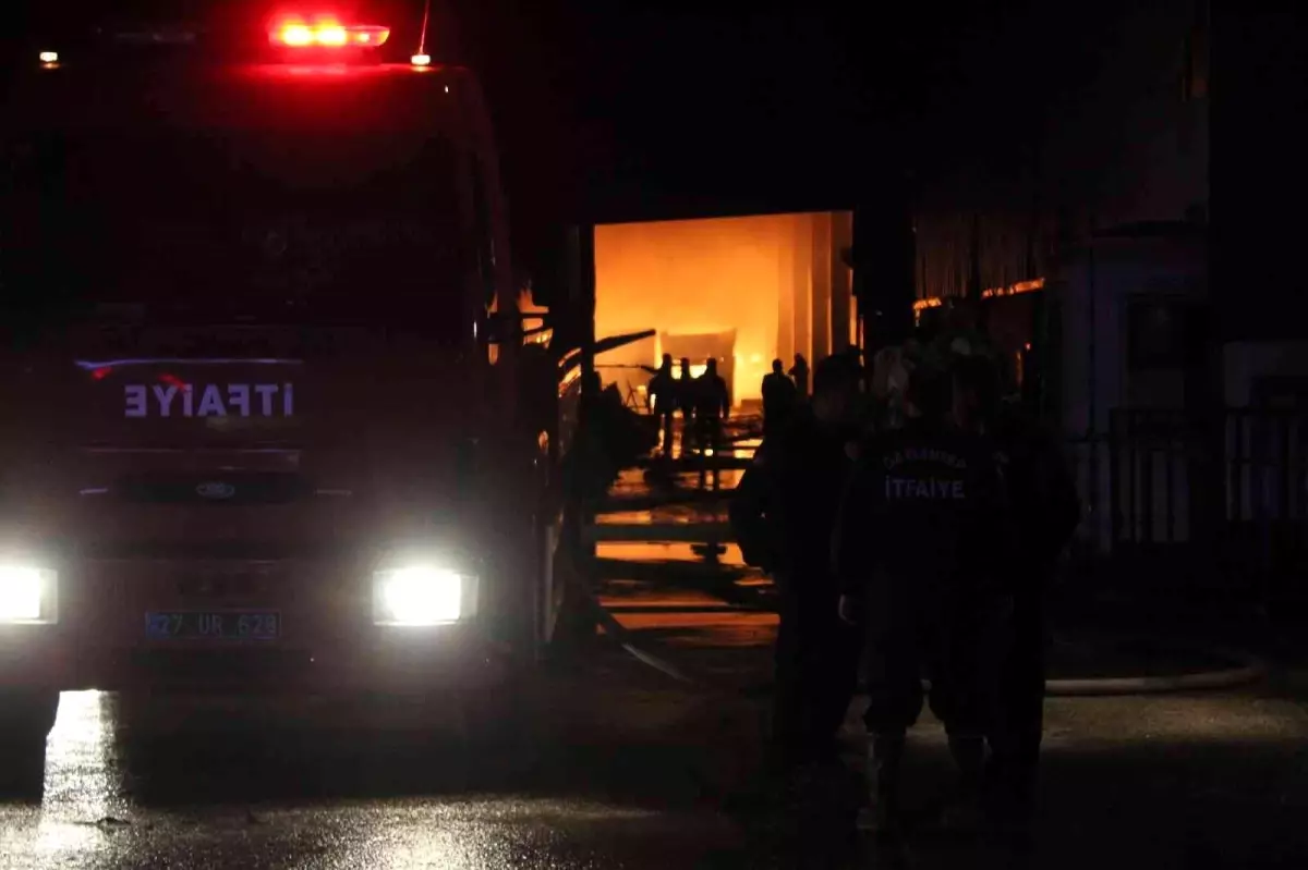 Geri dönüşüm fabrikasındaki yangın kontrol altına alındı