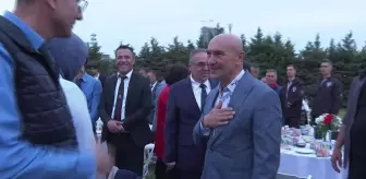 İzmir'de Ramazan'ın Son İftar Sofrası Büyükşehir Emekçileri İçin Kuruldu