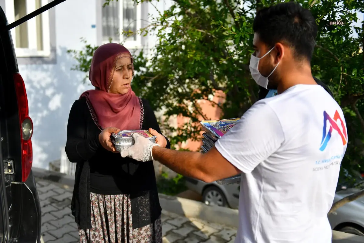 Mersin Büyükşehir\'in İftar Yemekleri 30 Günde 300 Bin Kişiye Ulaştı