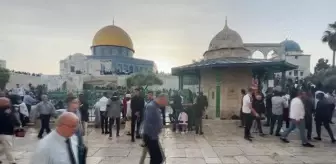 Mescid-i Aksa'da 200 bin kişi bayram namazını kıldı