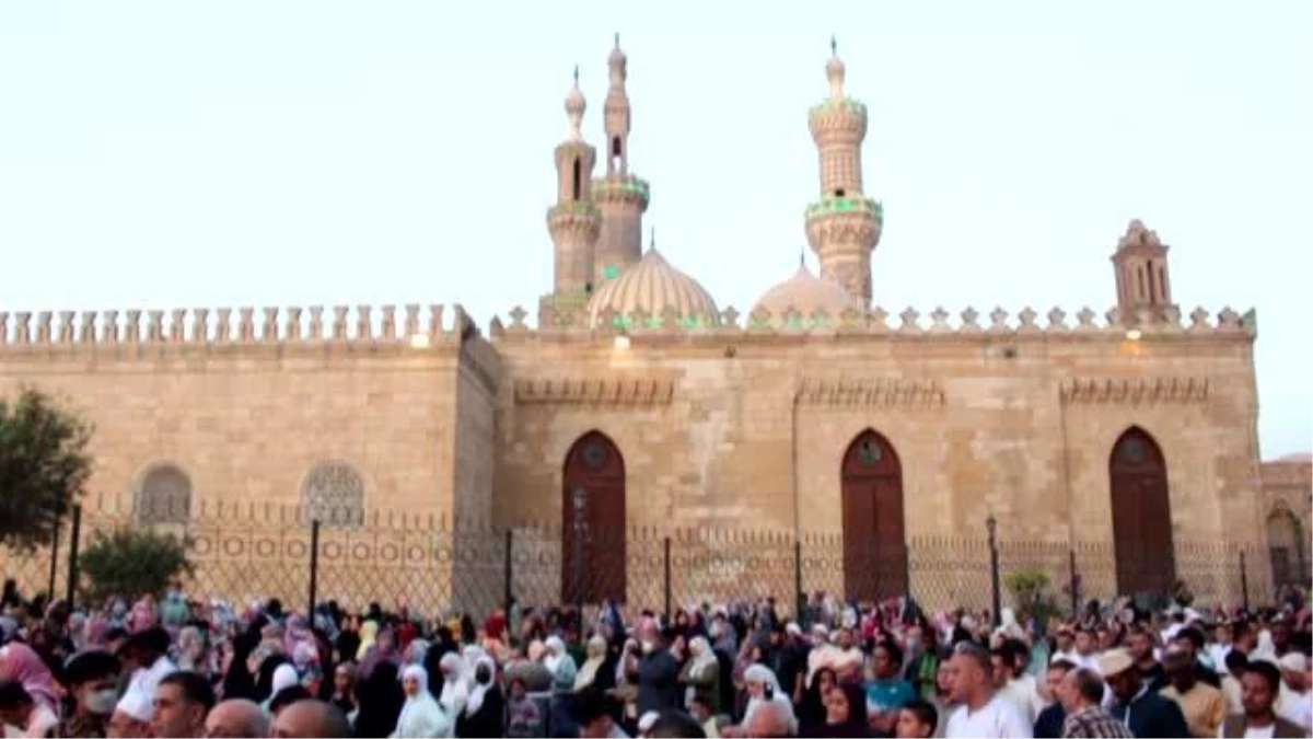 Mısır\'da Ramazan Bayramı namazı