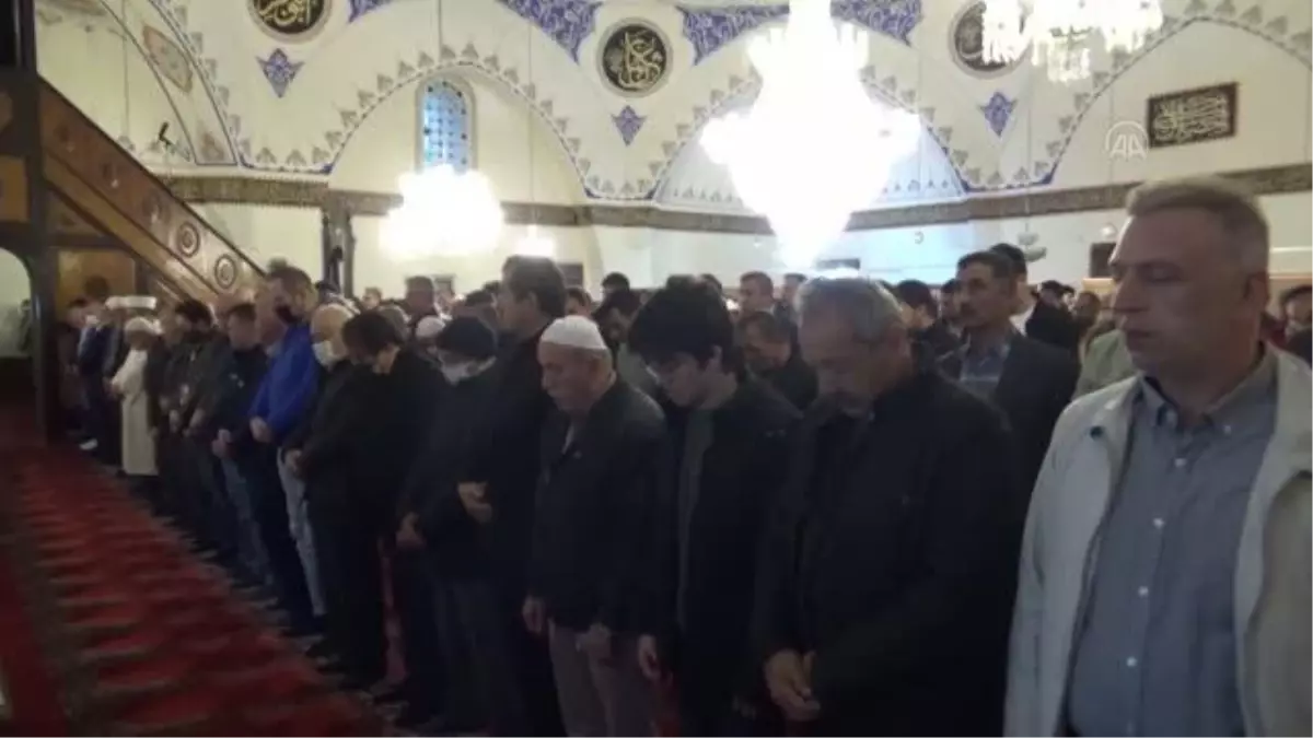 Mudurnu'da bayram namazı