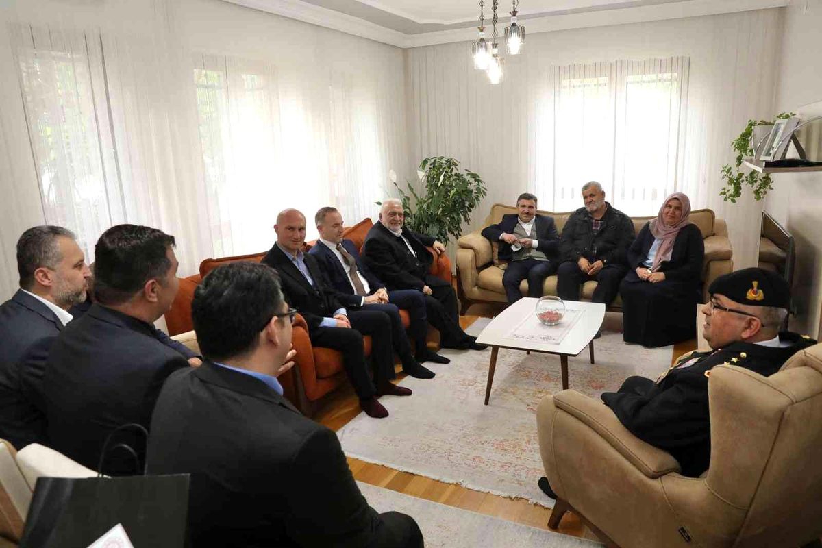 Şehit ailelerine bayram ziyareti
