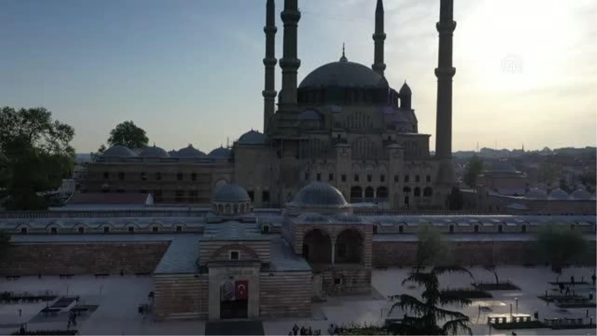 Selimiye Camisi\'nde Ramazan Bayramı namazı kılındı