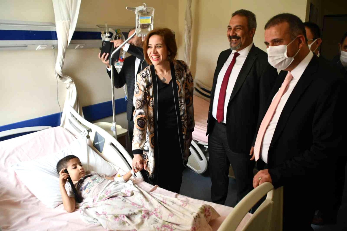 Söke\'de hastalar, hasta yakınları, yaşlılar ve görevi başındakiler unutulmadı