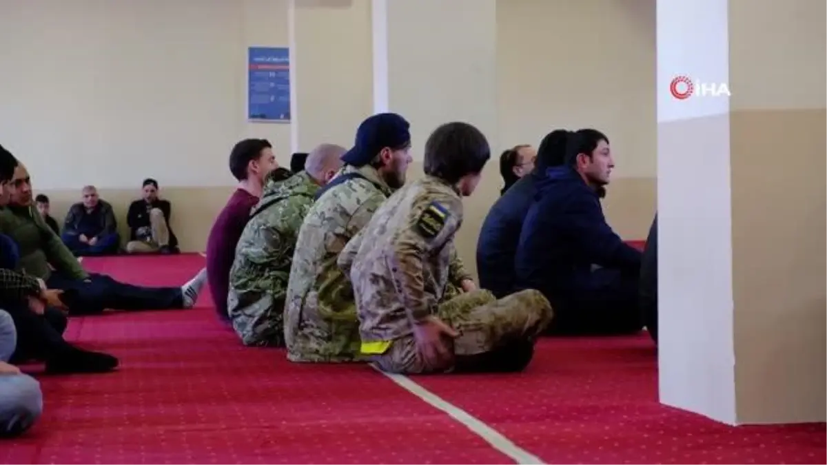 Ukrayna'da savaşın gölgesinde bayram namazı