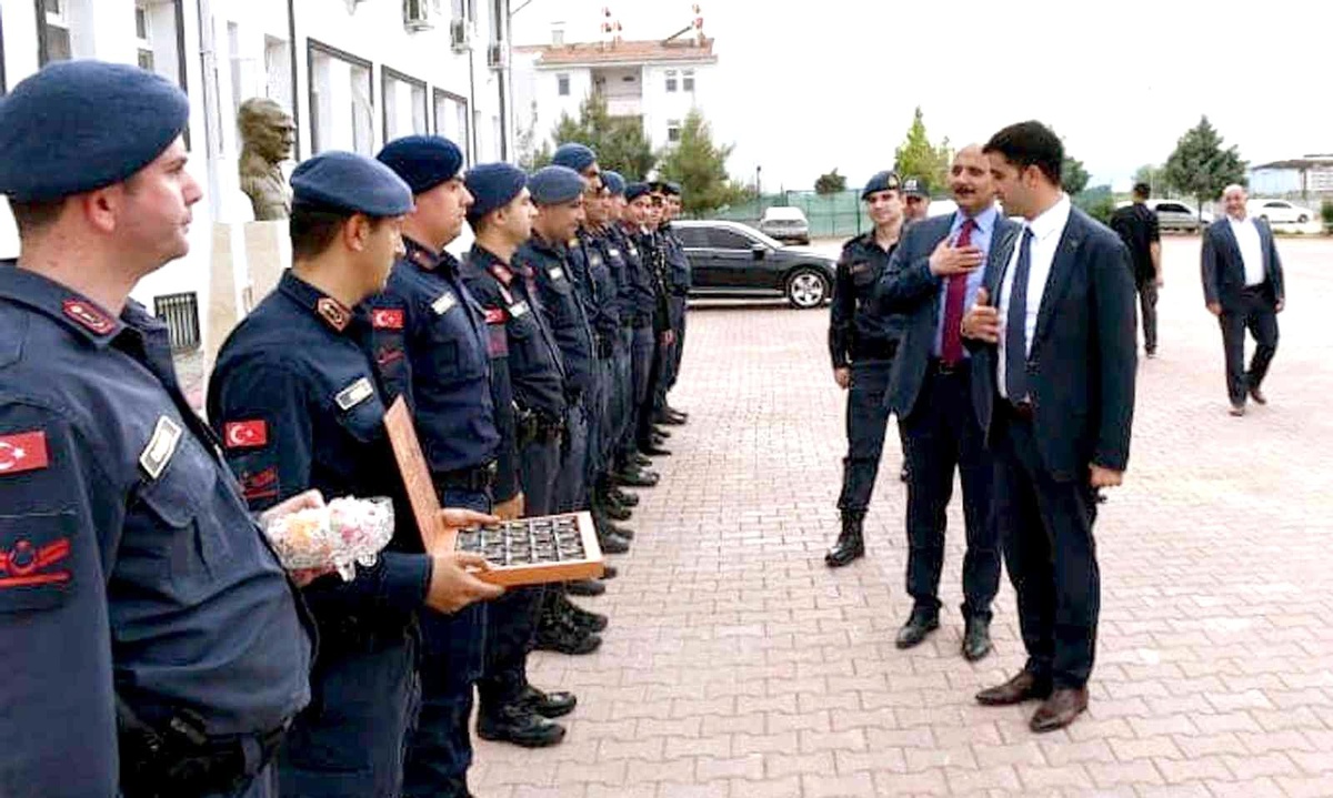Araban protokolü emniyet ve jandarma personeli ile bayramlaştı