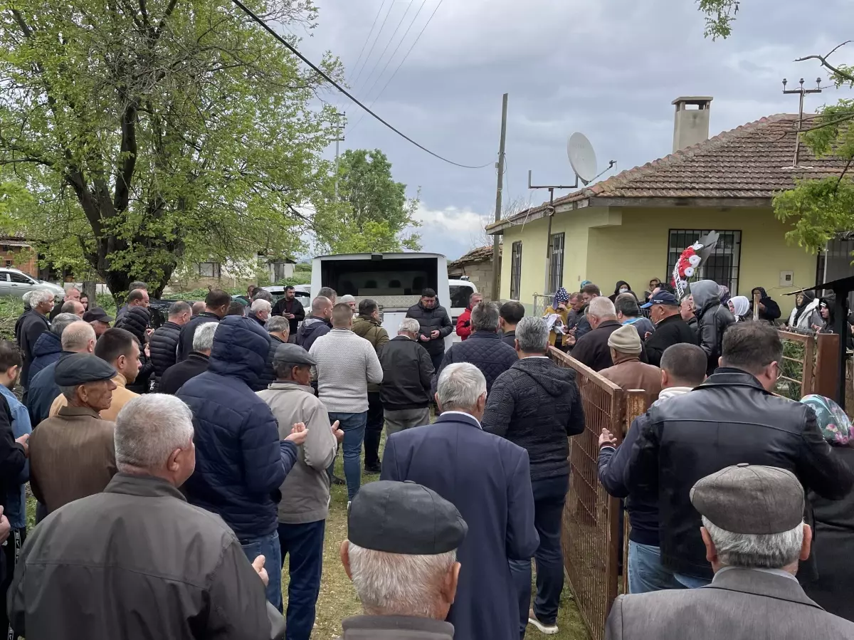 Araçlarının Tunca Nehri\'ne düşmesi sonucu yaşamını yitiren çift toprağa verildi