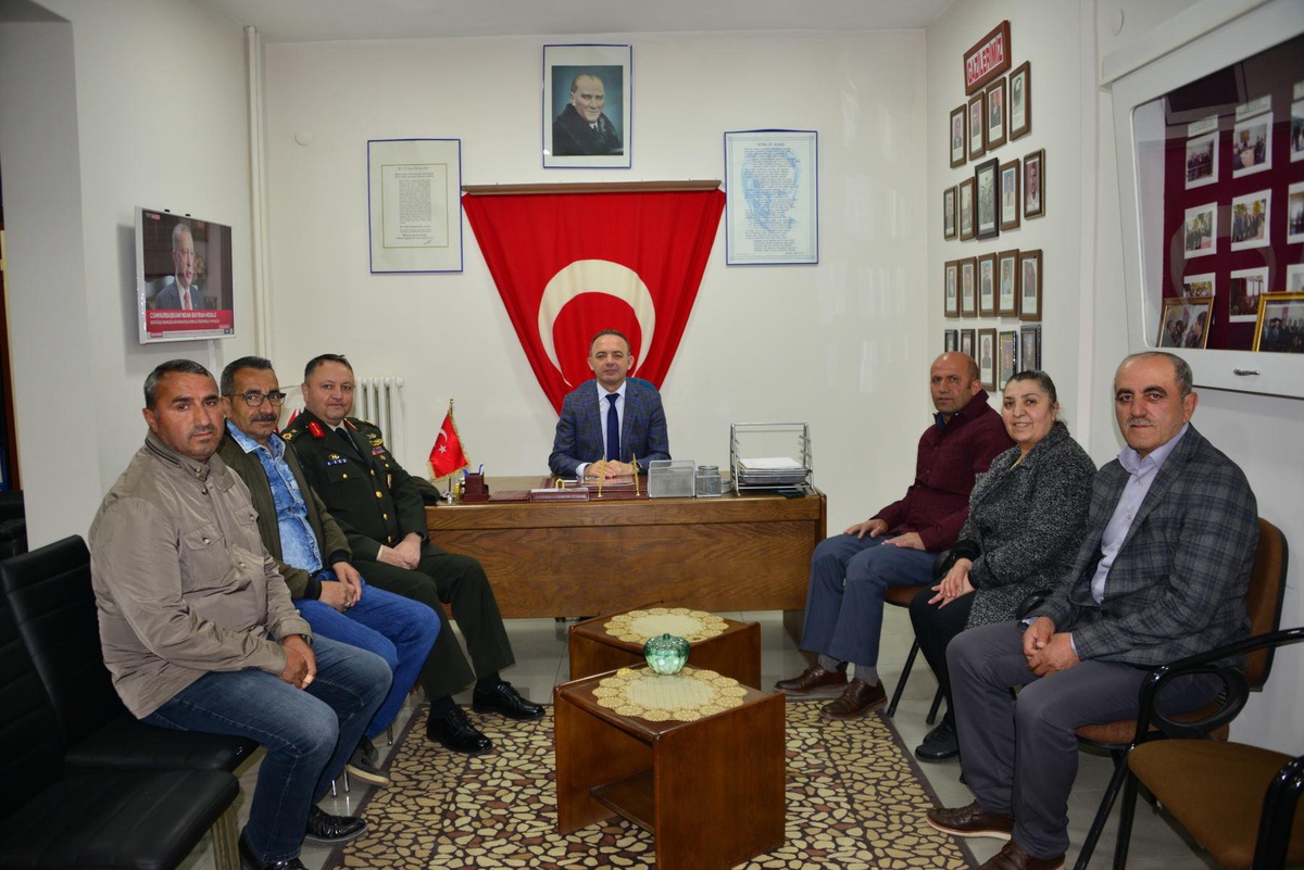 Ardahan Valisi Öner\'den şehit ve gazi yakınlarına bayram ziyareti