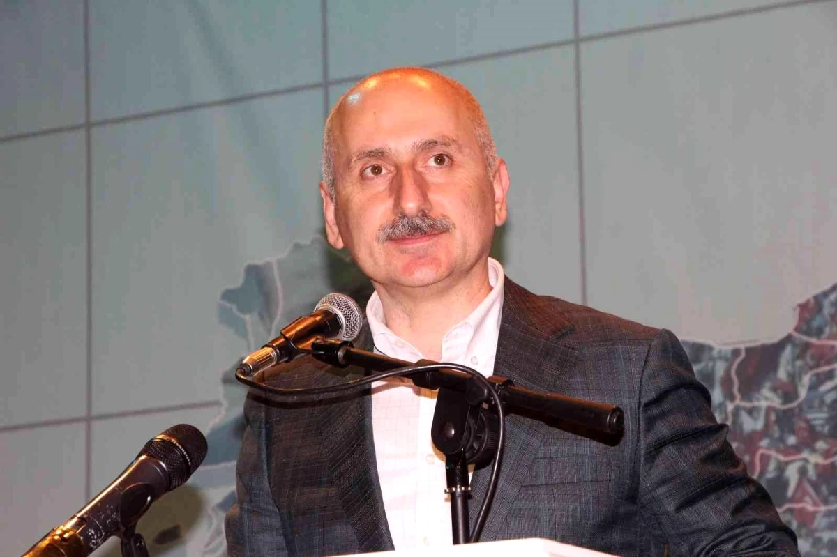 Bakan Karaismailoğlu, Trabzon\'da partililerle bayramlaştı Açıklaması